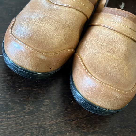 Easy street slip resistant brown slip on 9 - Picture 4 of 11